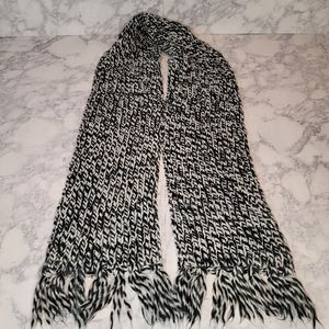 Chunky Knit Scarf Black White 62 inch